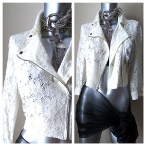 FOREVER 21 Lace Cropped Lightweight Blazer